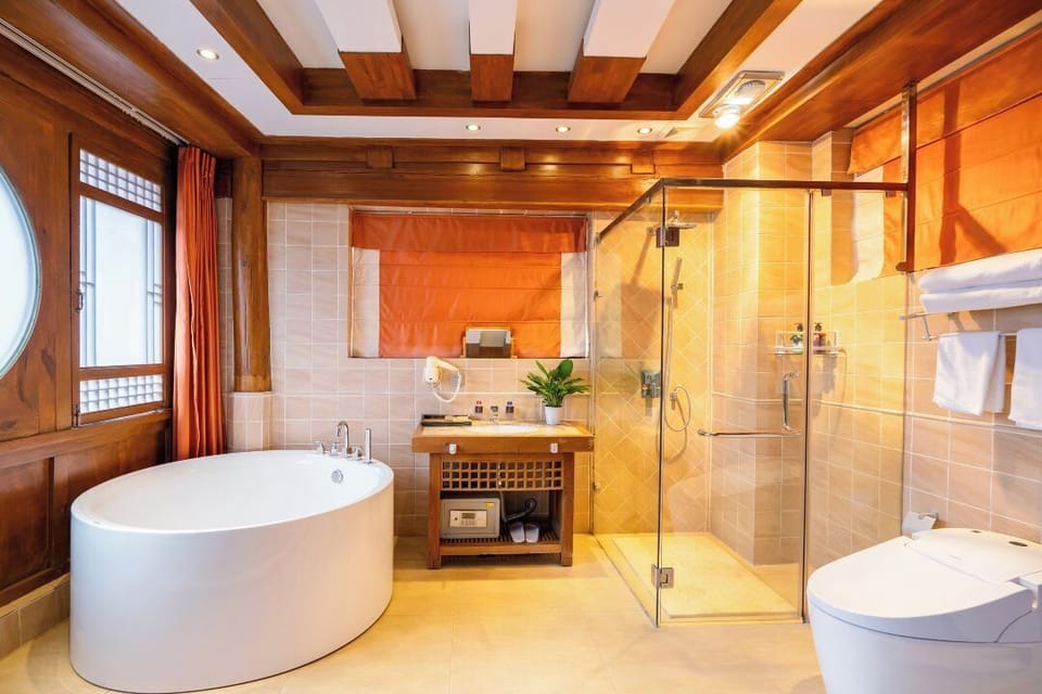Romantic Double Room, 1 King Bed, Non Smoking, Courtyard View | Bathroom | Designer toiletries, hair dryer, slippers, electronic bidet