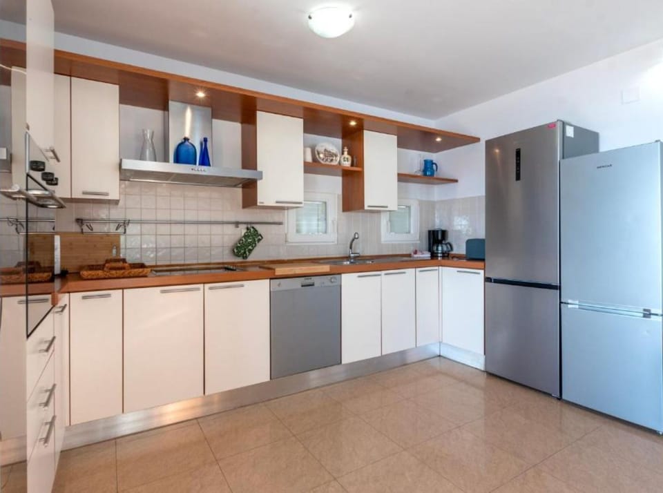 Villa (Seven Bedroom Villa with Outdoor Pool) | Private kitchen | Fridge