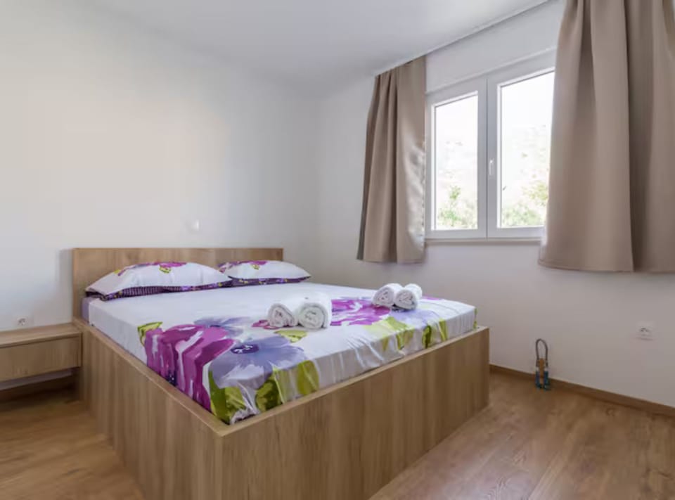 House (Two Bedroom Holiday Home with Terrace) | 2 bedrooms, cribs/infant beds