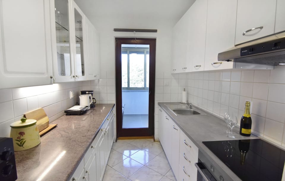 Apartment, 2 Bedrooms, Terrace, City View | Interior
