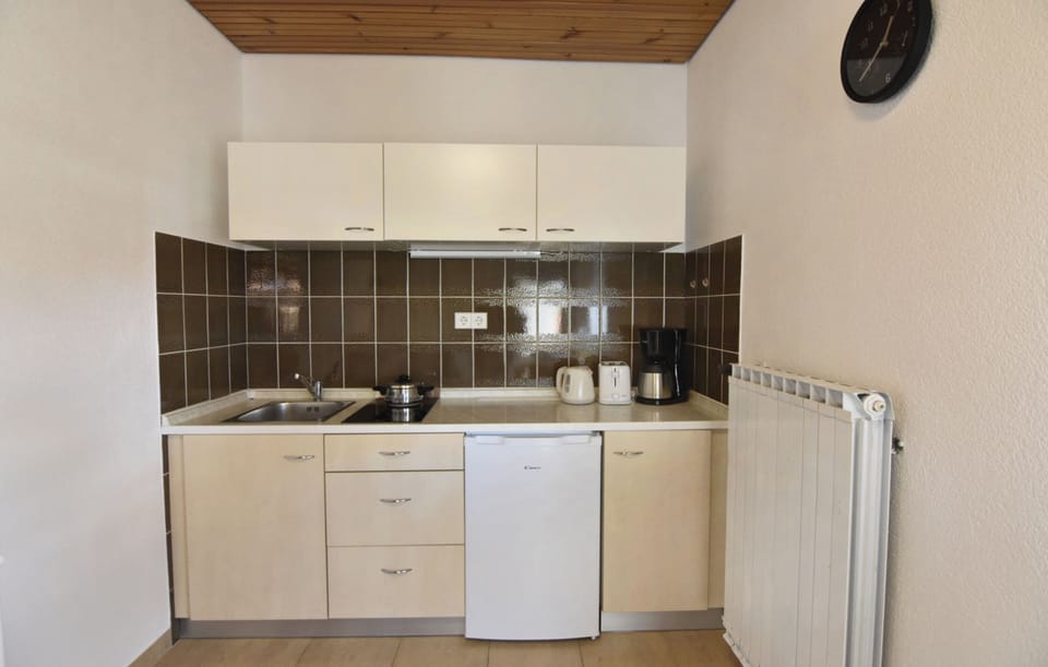 Apartment, 1 Bedroom, Balcony, Garden View | Interior
