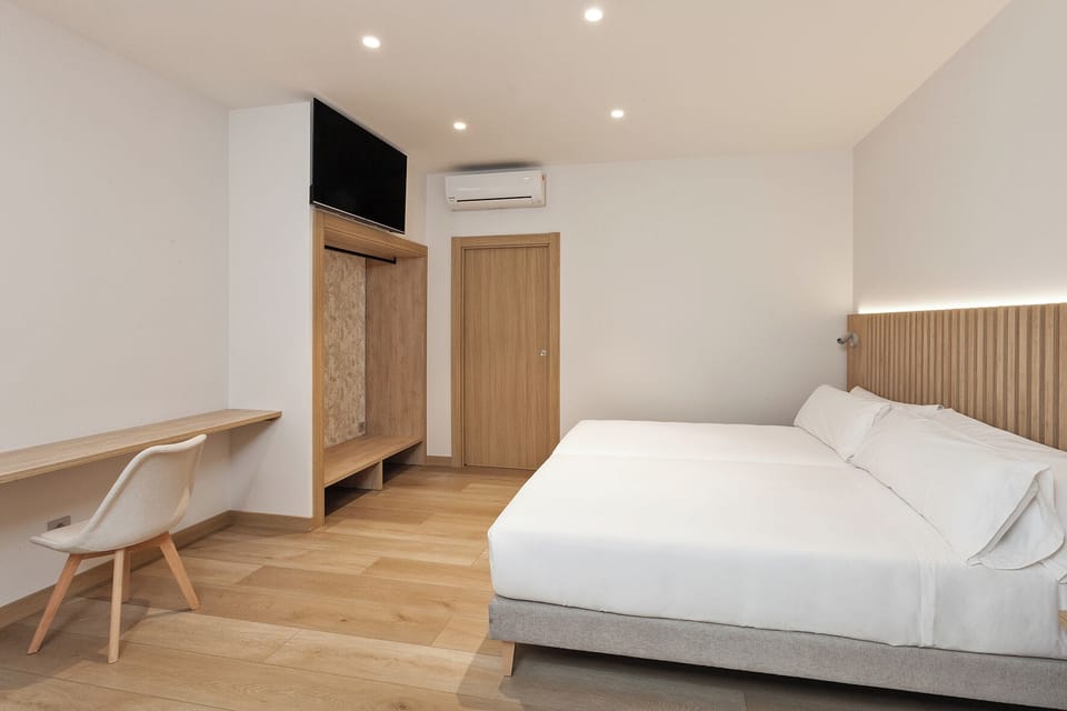 Superior Double Room | Soundproofing, free WiFi, bed sheets