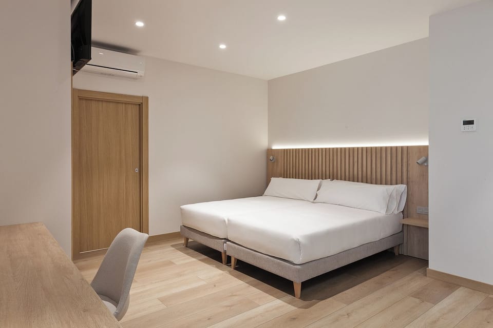 Superior Double Room | Soundproofing, free WiFi, bed sheets
