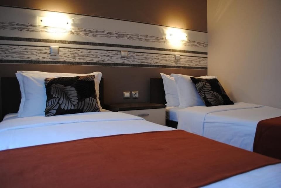 Classic Double or Twin Room, 1 Large Twin Bed | Laptop workspace, free WiFi, bed sheets