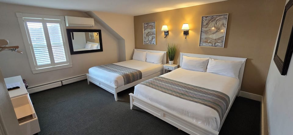 Deluxe Double Room | Hypo-allergenic bedding available, down comforters, blackout drapes