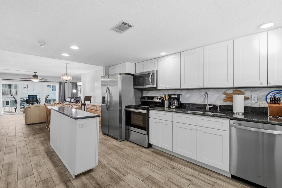 Condo, 1 King Bed (Ponce de Leon Towers 207) | Private kitchen