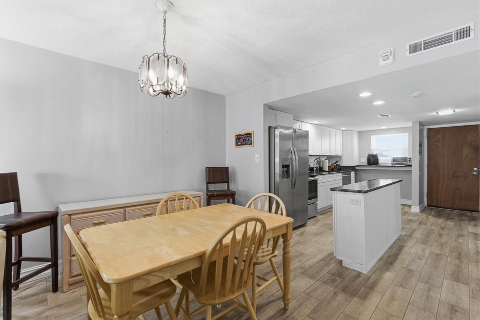 Condo, 1 King Bed (Ponce de Leon Towers 207) | Dining