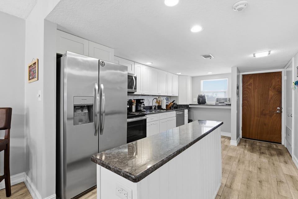Condo, 1 King Bed (Ponce de Leon Towers 207) | Private kitchen