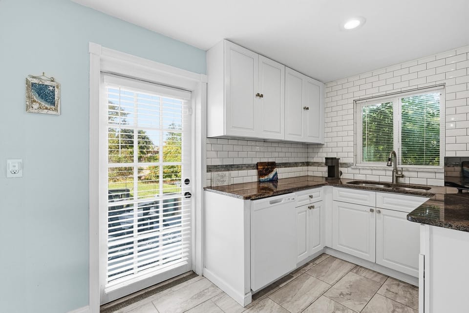 House, Multiple Beds (La Maison Bleue) | Private kitchen