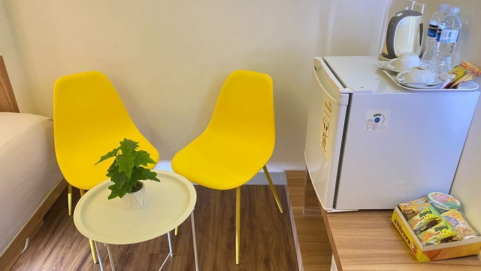 Family Double or Twin Room | Desk, laptop workspace, blackout drapes, soundproofing