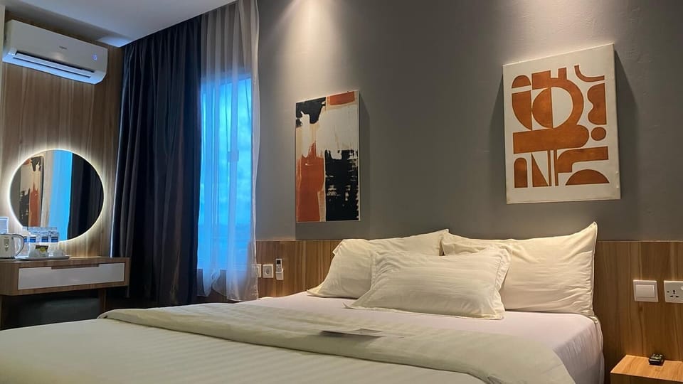 Suite | Desk, laptop workspace, blackout drapes, soundproofing