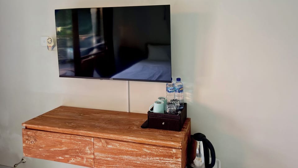 Double Room, Balcony | Television