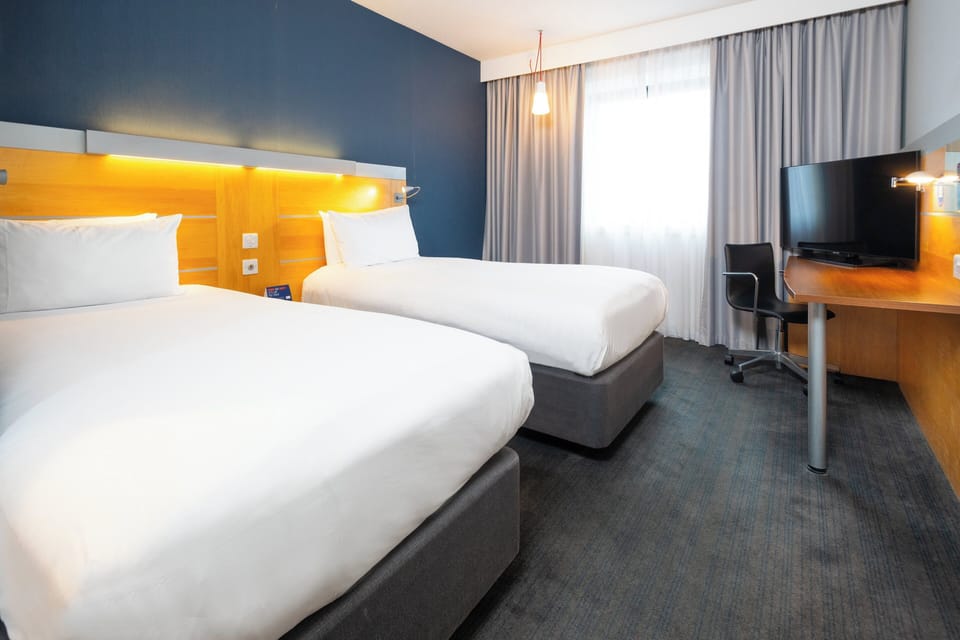Standard Room, 2 Twin Beds (with Free Hot Breakfast) | Desk, iron/ironing board, free cribs/infant beds, free WiFi
