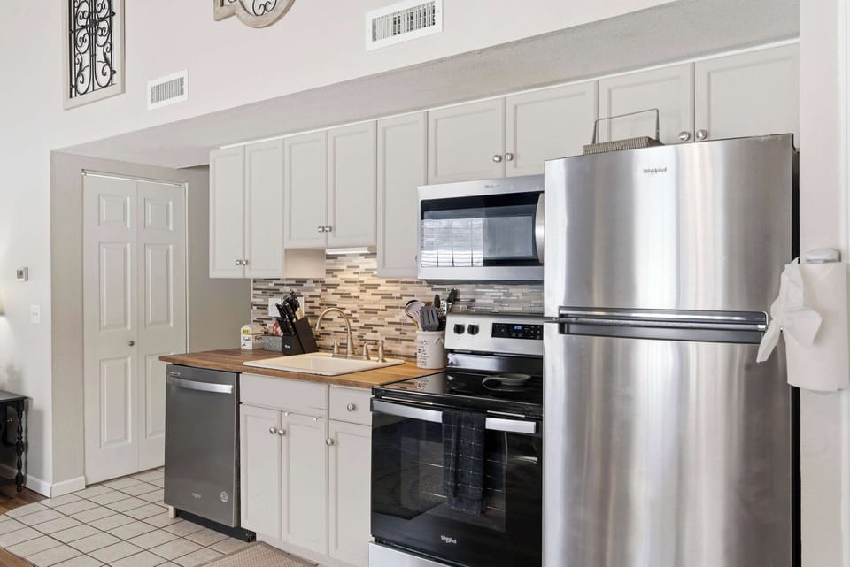 The open kitchen is well equipped for an unforgettable getaway​