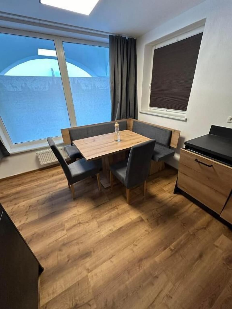 Superior Apartment, 1 Queen Bed with Sofa bed, Kitchen, Mountain View | Dining