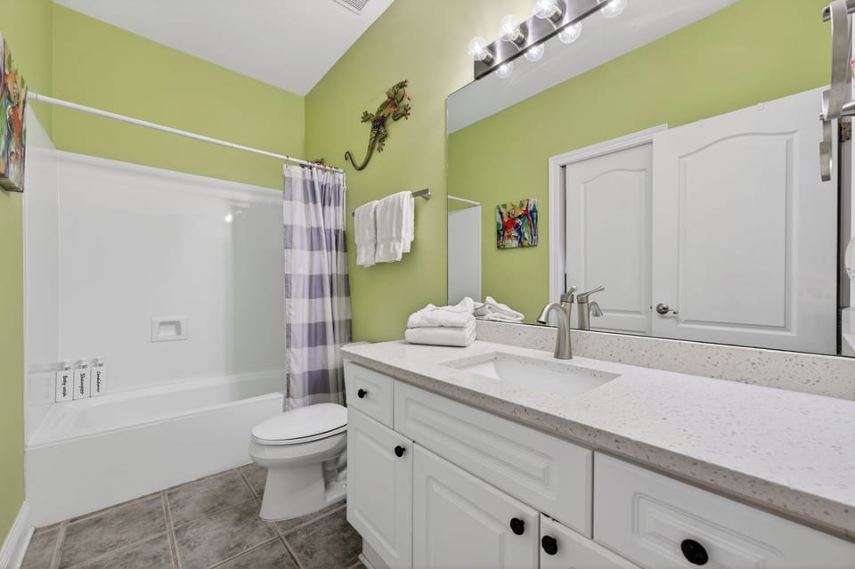 Downstairs bathroom. Tub + Shower