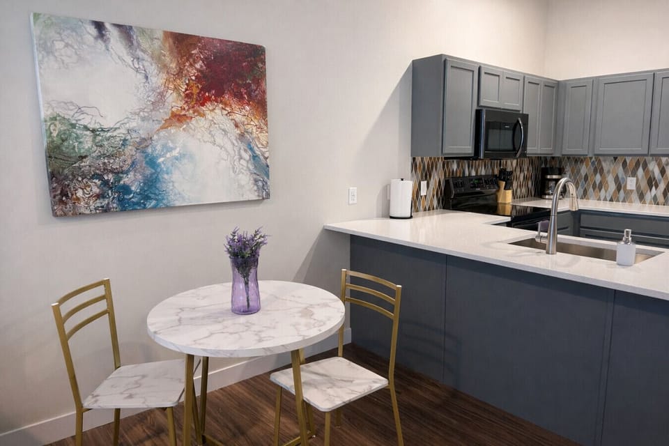 Dining & Kitchen