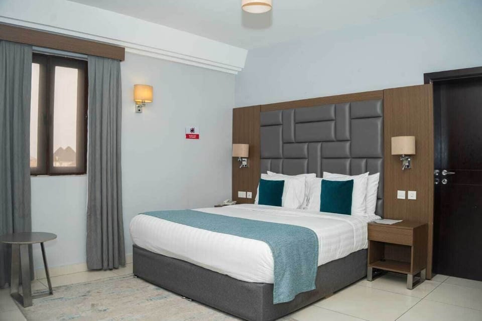 In-room safe, desk, free WiFi