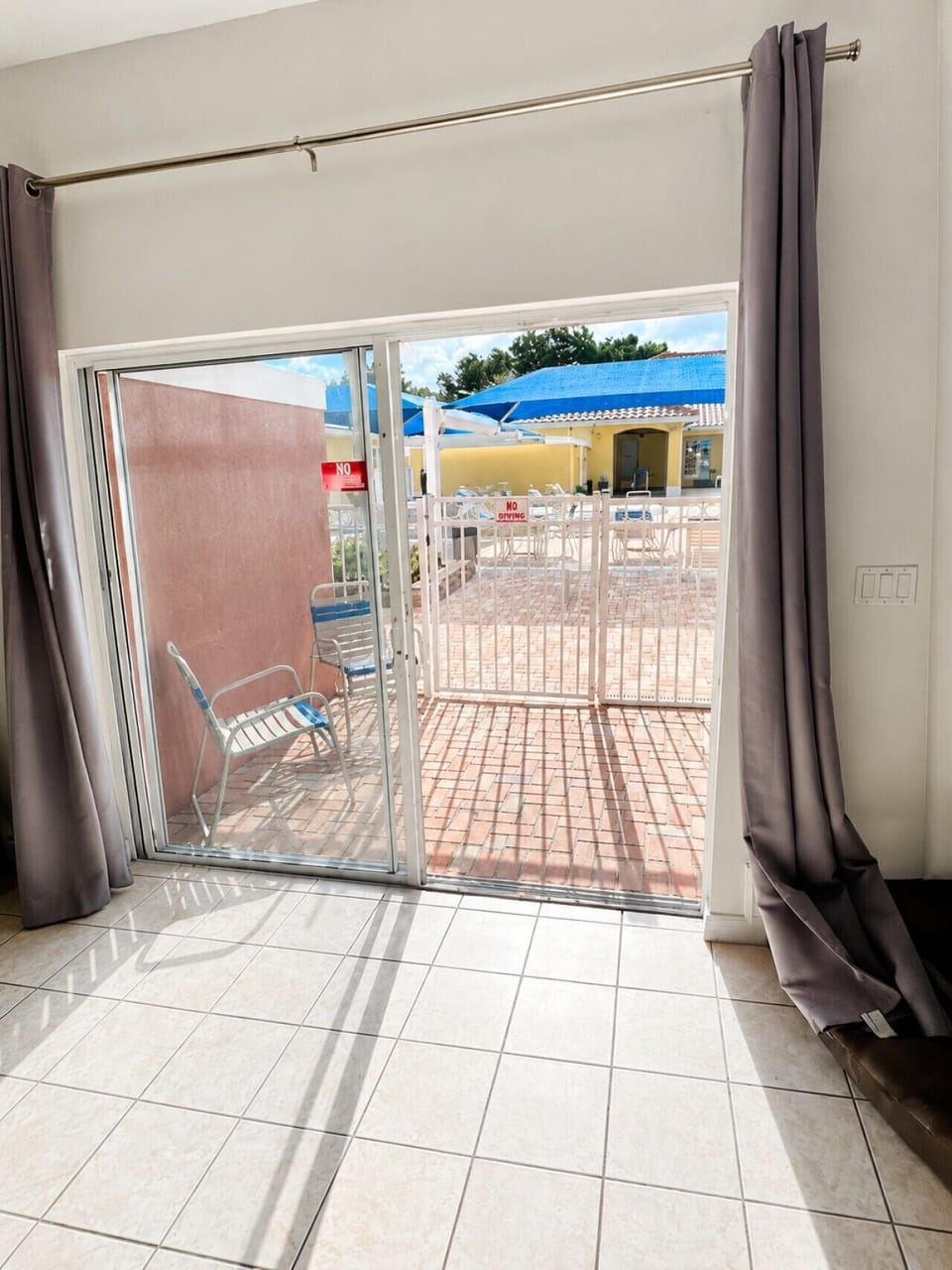 1005 Inside access direct Pool