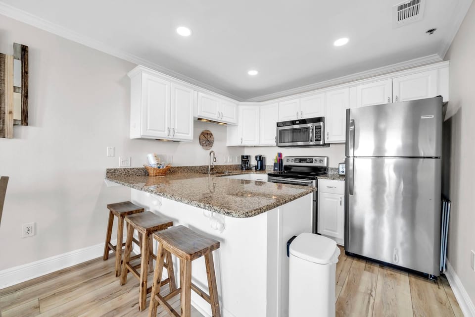 Condo, 1 King Bed with Sofa bed (Gulf Place Caribbean 406) | Private kitchen