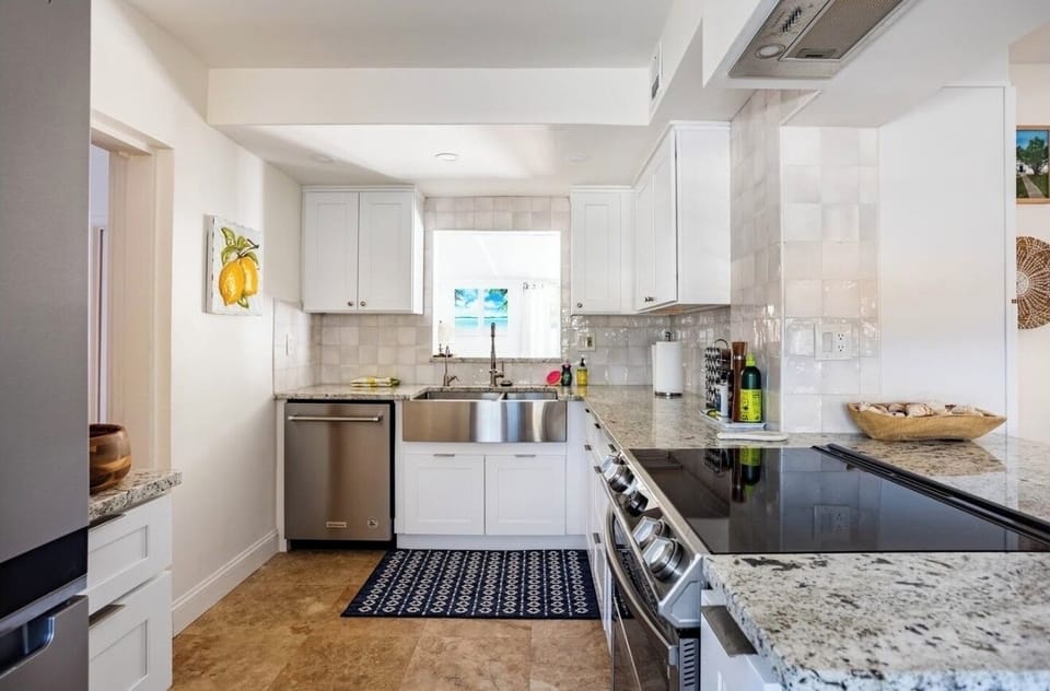 Full kitchen