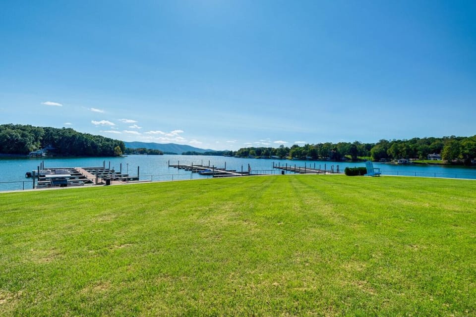 Marina Access | Boat Slips & Lakeside Walkway
