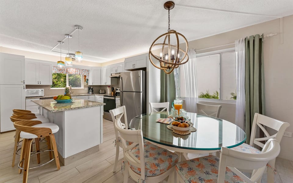 Enjoy meals together with beautiful island views.
