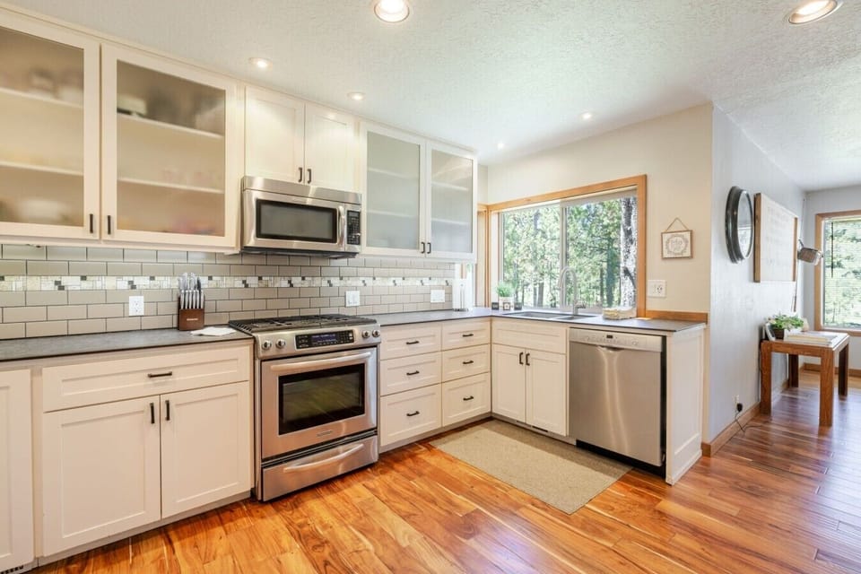 Kitchen | Stainless Steel Appliances | Hardwood Floors