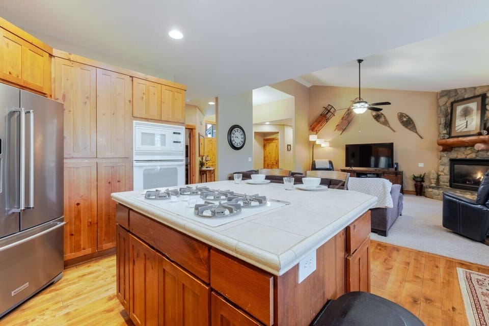 Kitchen | Gas Stove | View of Living Room