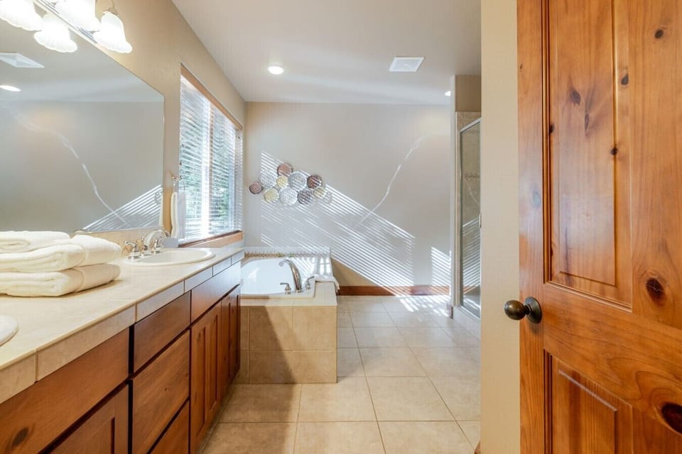 En-Suite Bathroom 1 | Soaking Tub | Natural Light