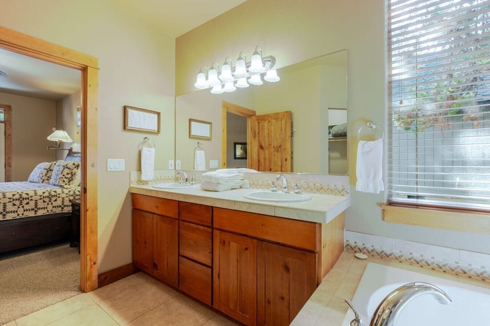 En-Suite Bathroom 1 | Dual Vanity | Natural Light