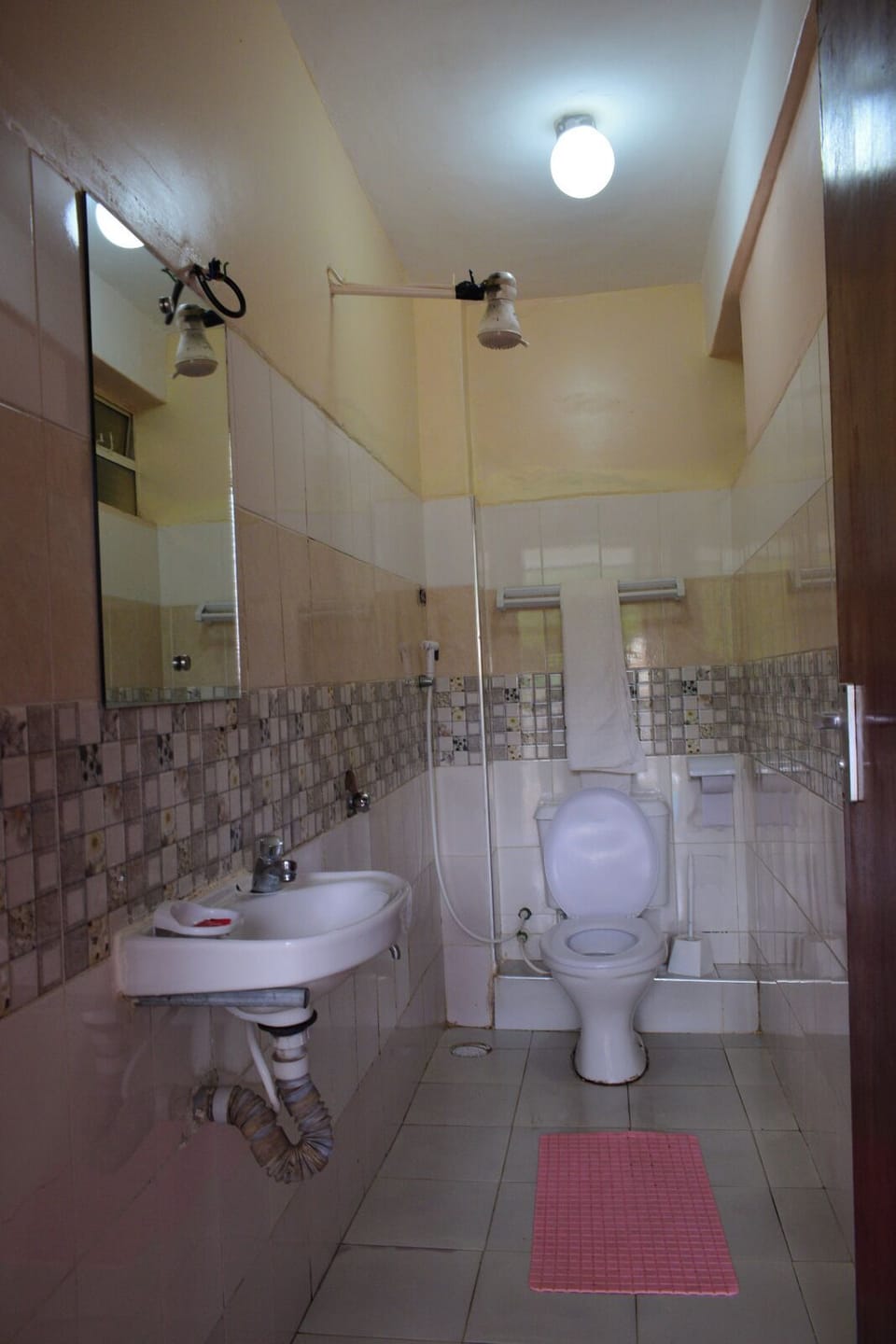 Deluxe Triple Room | Bathroom | Shower, slippers, towels, soap