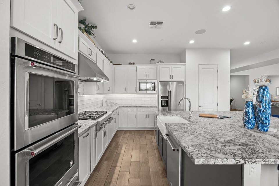 Full kitchen