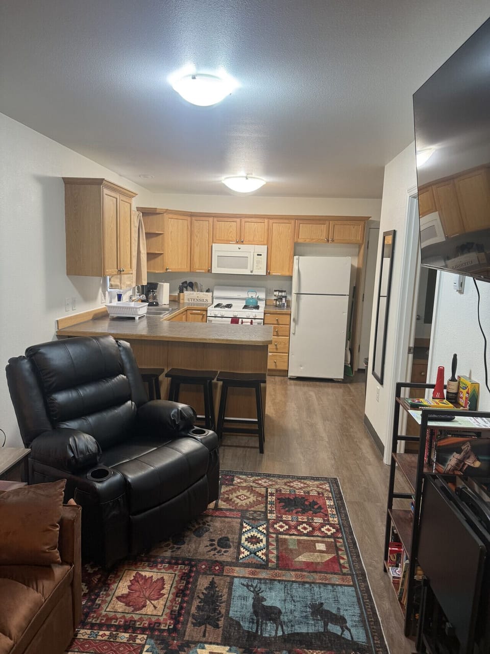kitchen with breakfast bar