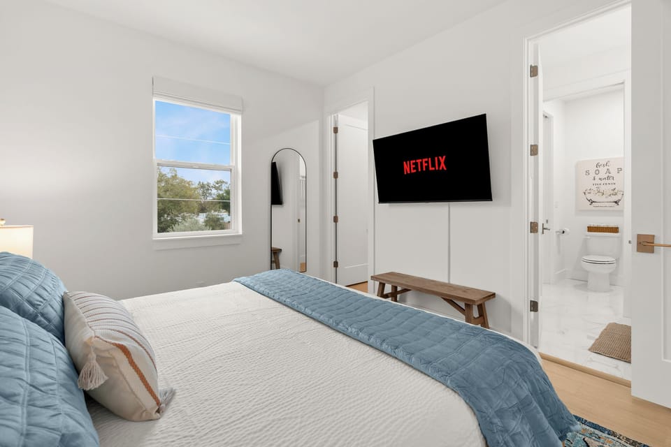 Bedroom 4 - King Bed with Smart TV (Second Floor)