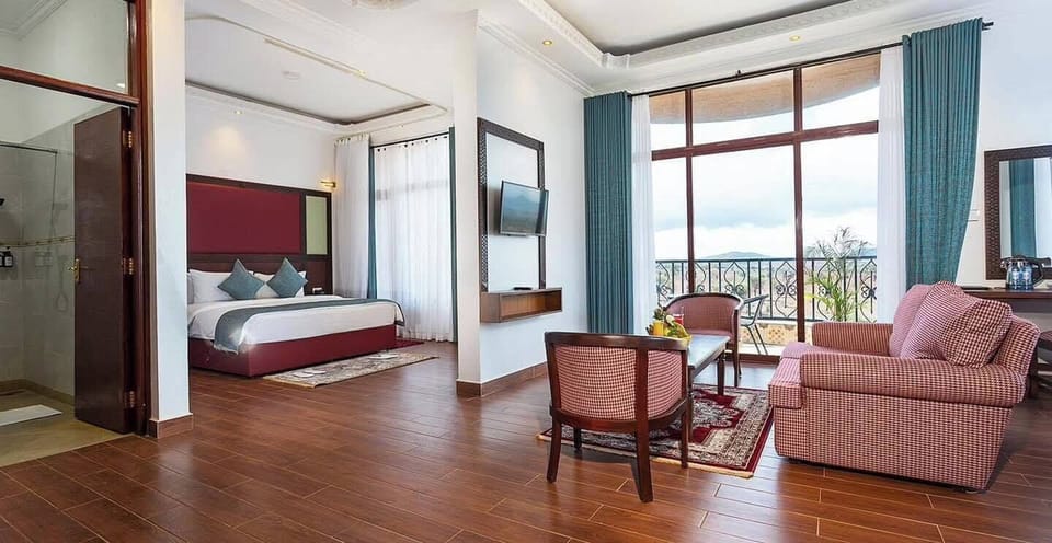 Junior Suite, City View | Laptop workspace, free WiFi, bed sheets