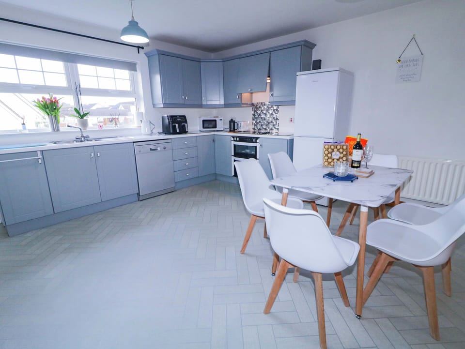 Fridge, microwave, dishwasher, toaster
