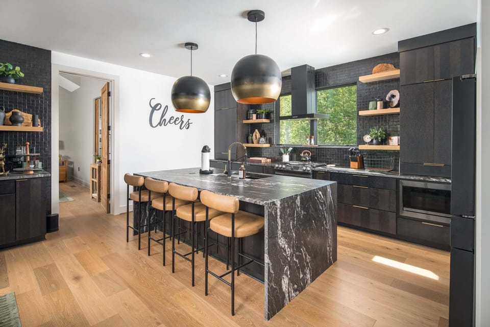 Modern Kitchen with Custom Finishes and Plenty of Space for Entertaining
