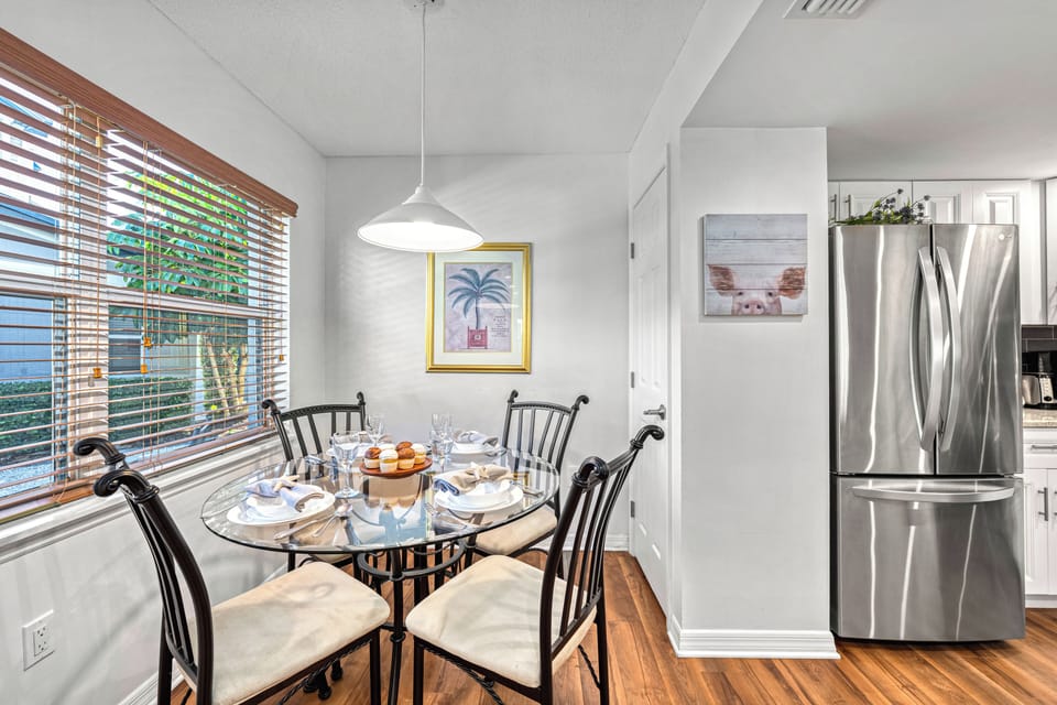 Gather around the table for anything from a breakfast buffet to a seafood dinner.