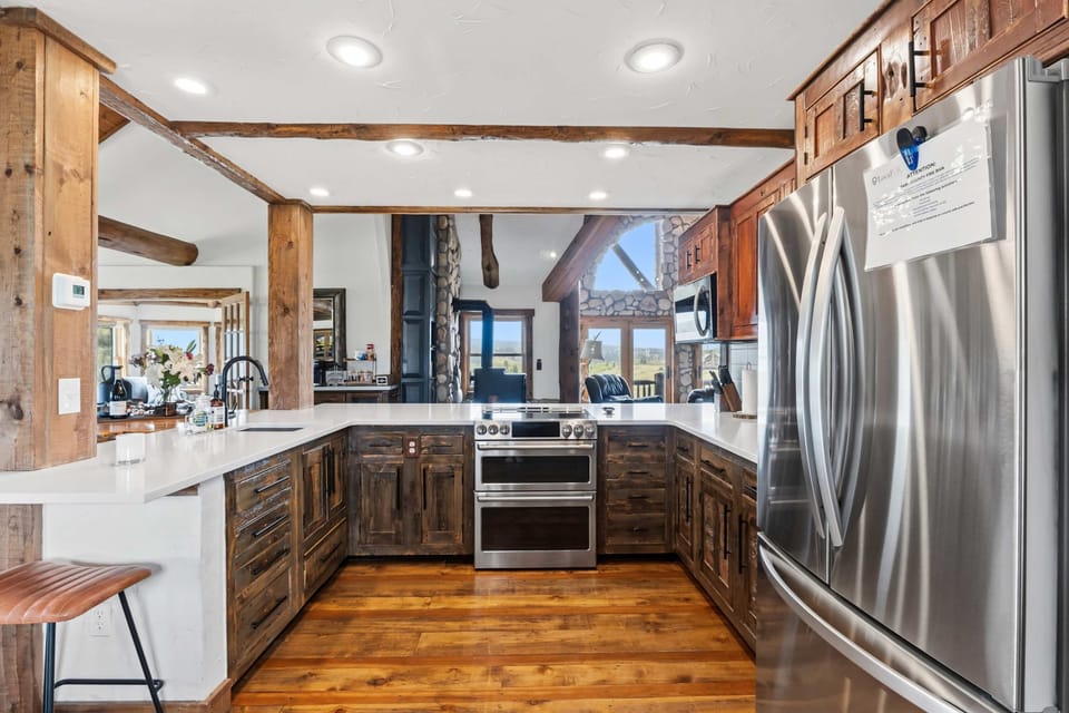 Main Cabin: Fully stocked kitchen for a home cooked meal.