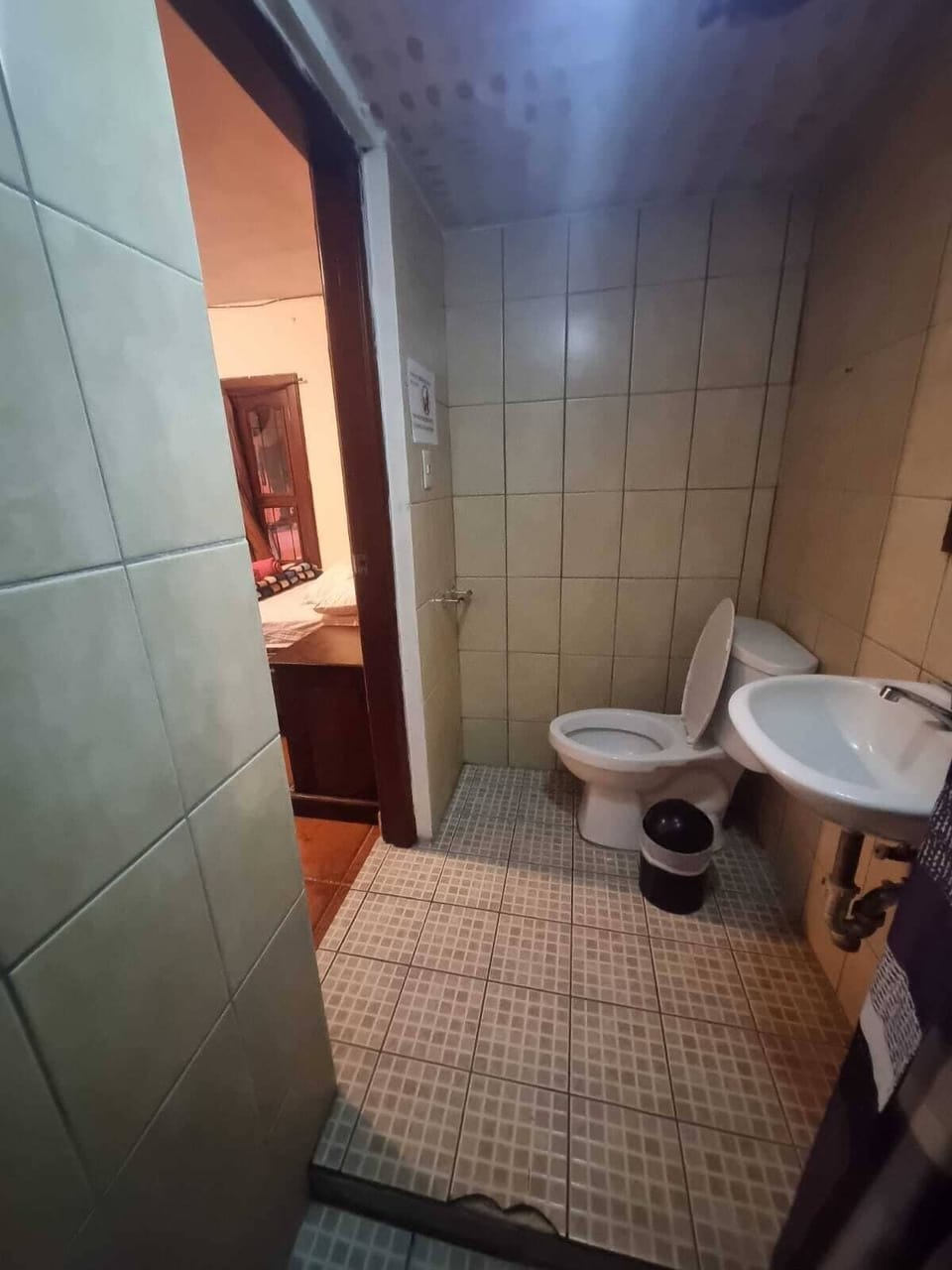 Basic Twin Room | Bathroom