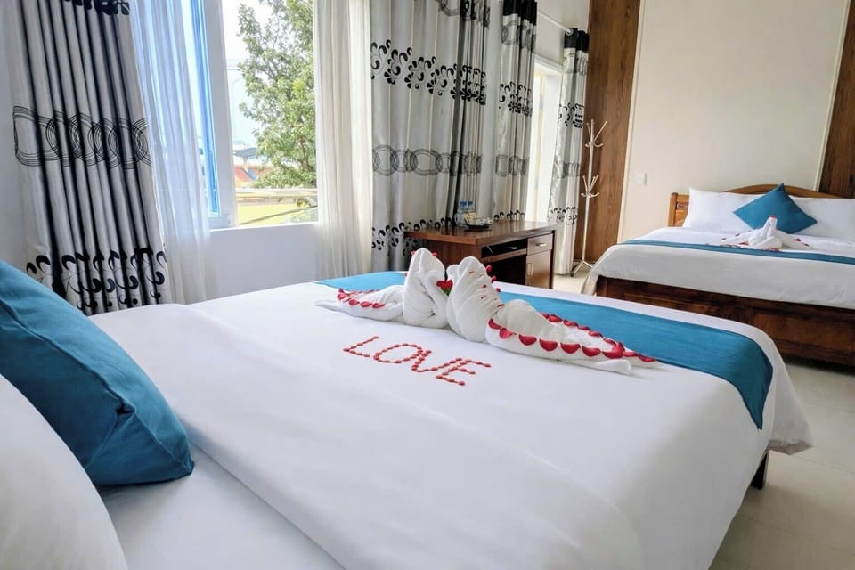 Deluxe Triple Room | Minibar, free WiFi