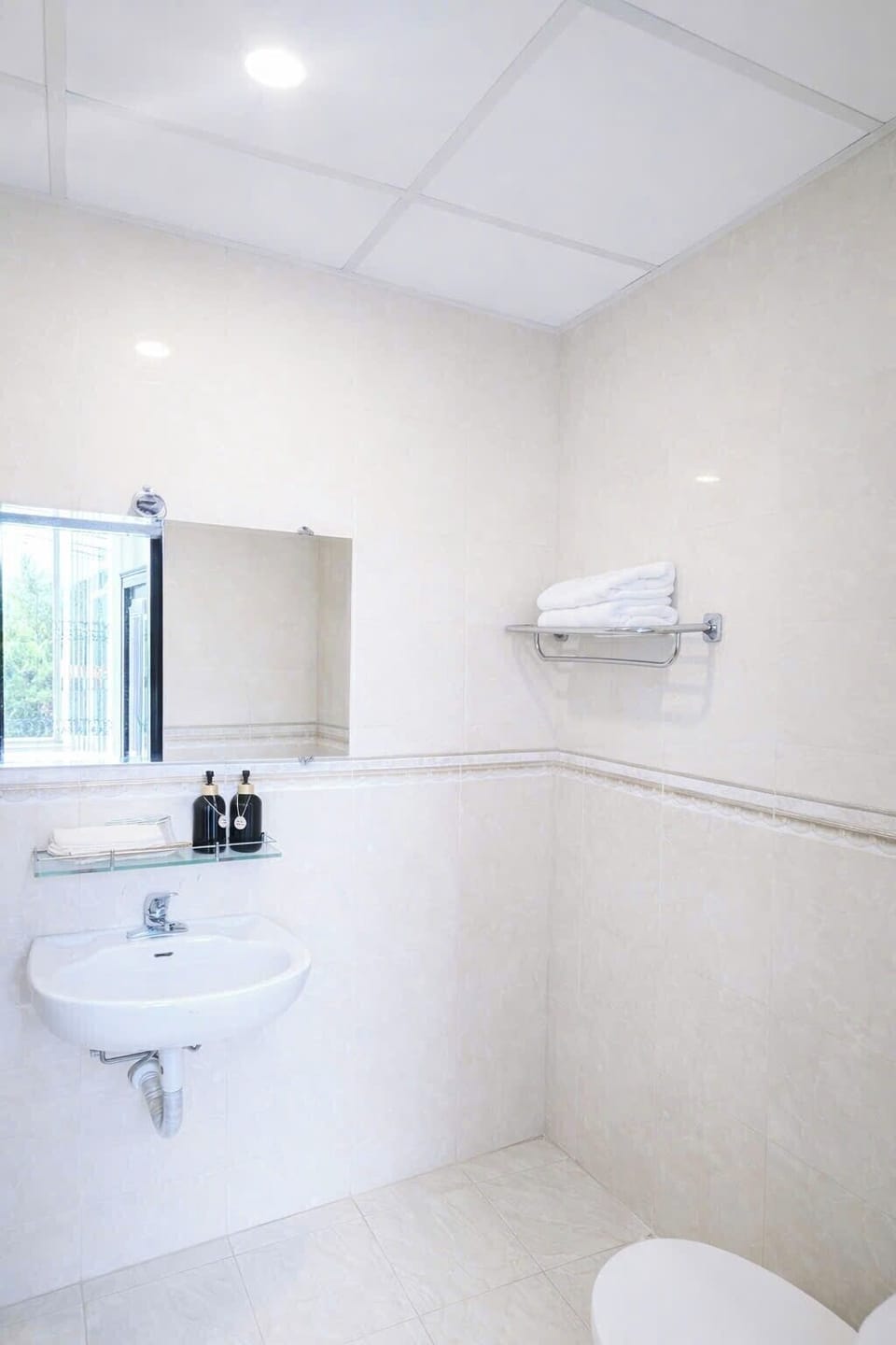 Hair dryer, towels, soap, shampoo