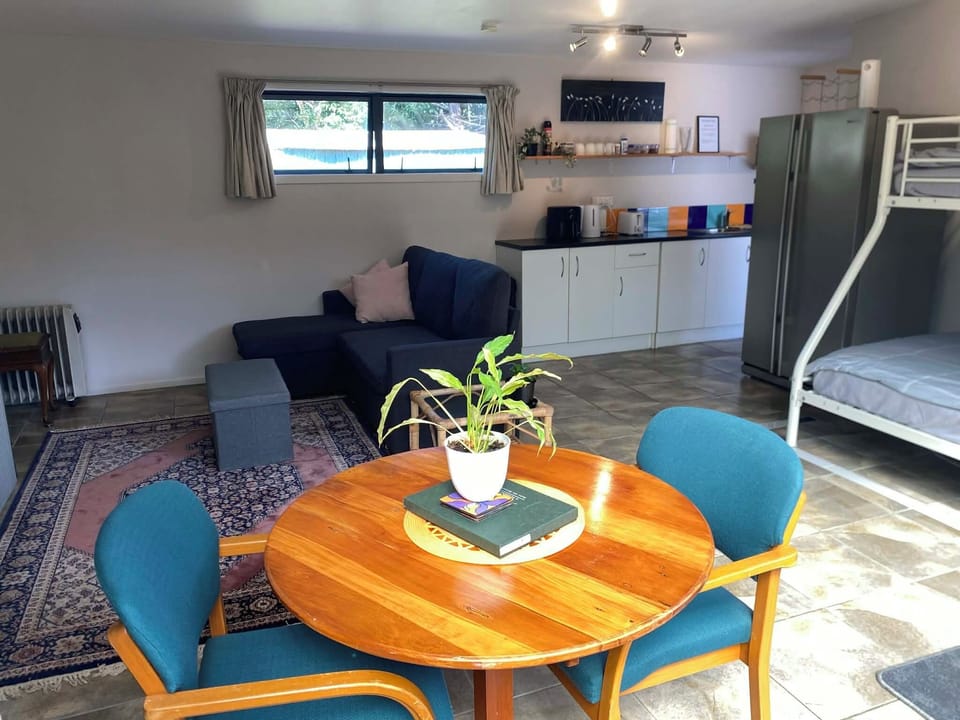 Living room incl. small dining table.