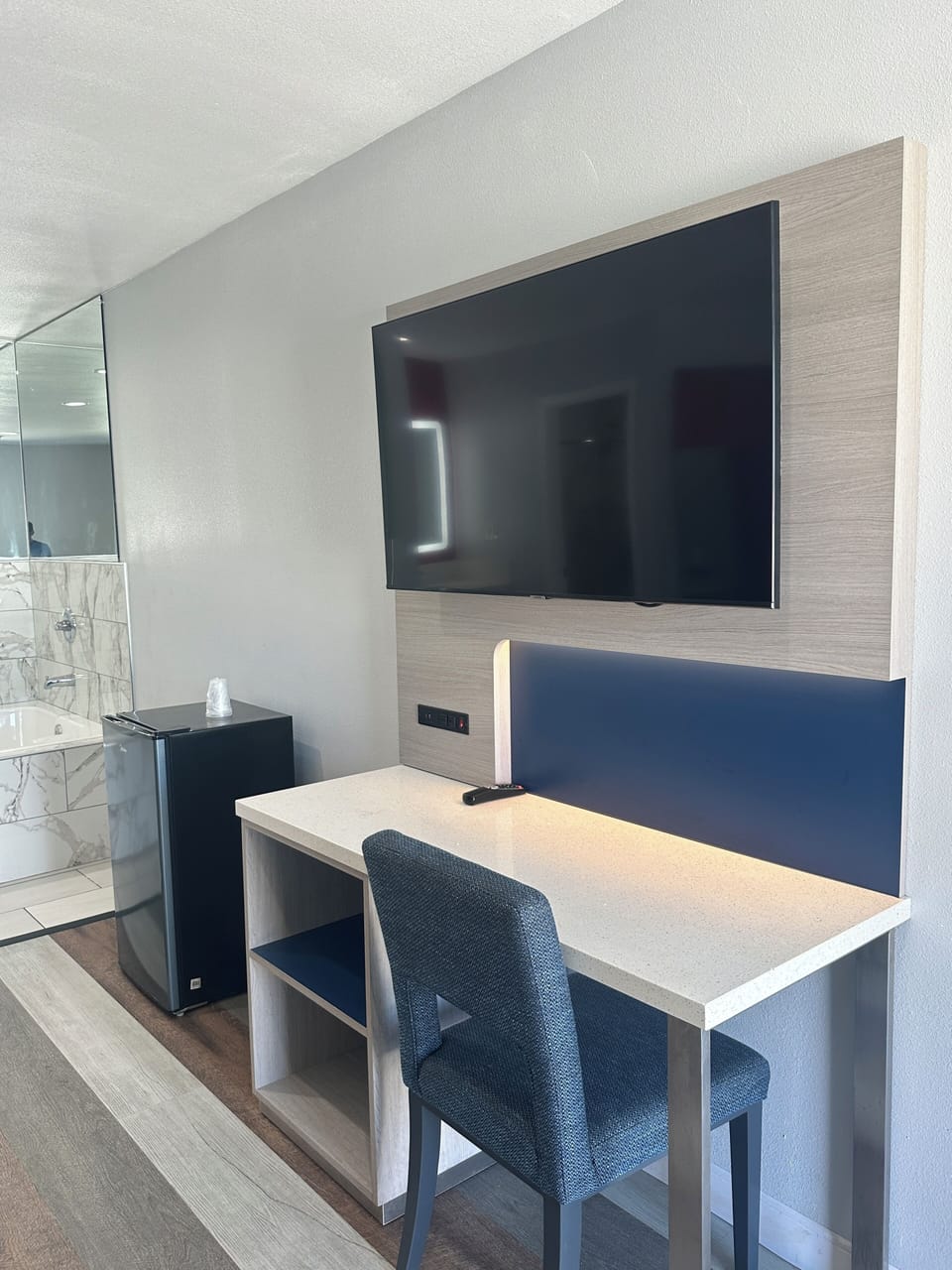 Room, 1 Queen Bed, Jetted Tub | Interior
