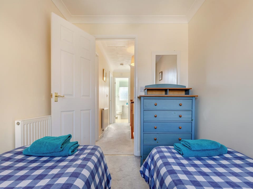 Twin bedroom | Chaucer Rise, Exmouth