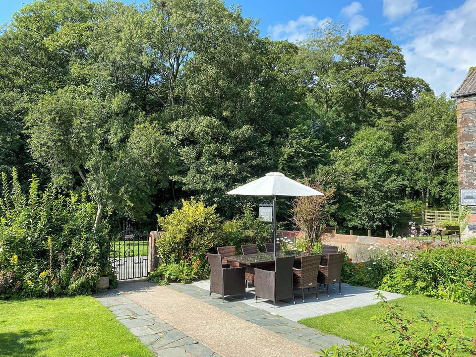 Garden | Brook House 1 - Brook House Cottage Holidays, Bassenthwaite
