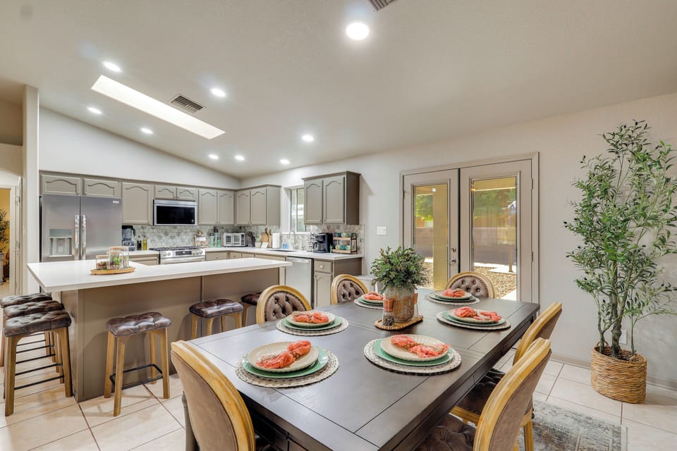Kitchen & Dining Area