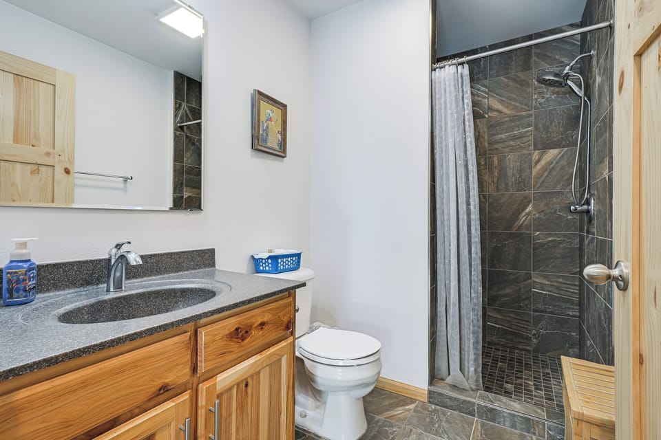 Full Bathroom | Main Level
