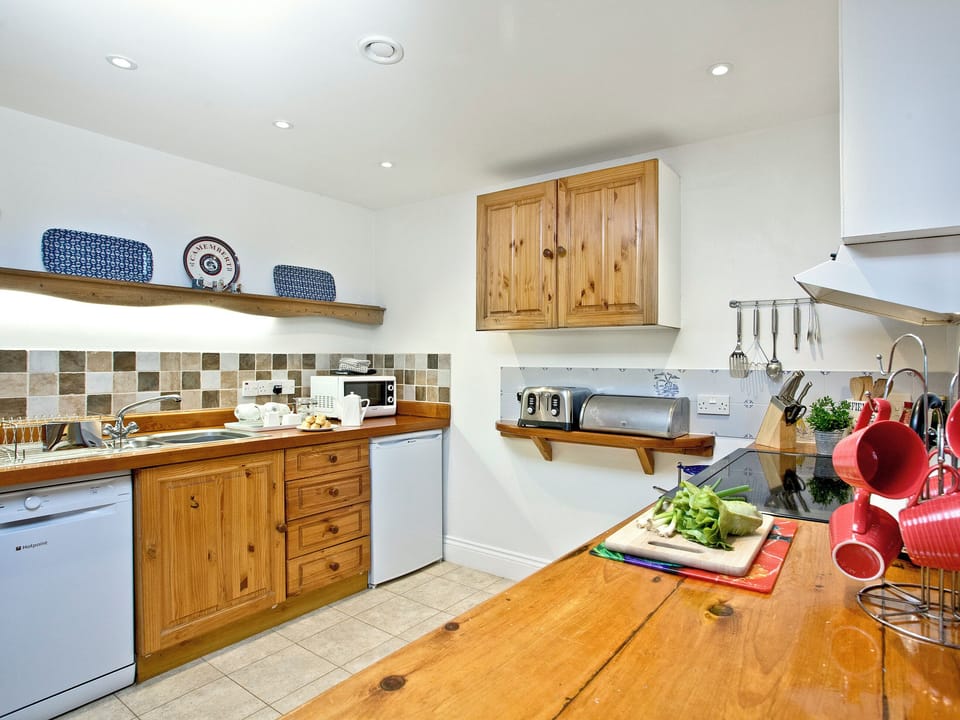 Fitted kitchen area | Papermaker&rsquo;s Cottage - Tuckenhay Mill, Bow Creek, between Dartmouth and Totnes
